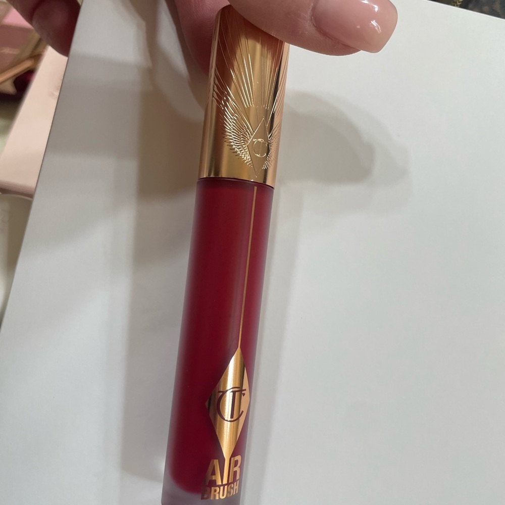 Charlotte Tilbury Red Lipstick Vibrant Color Gold Applicator